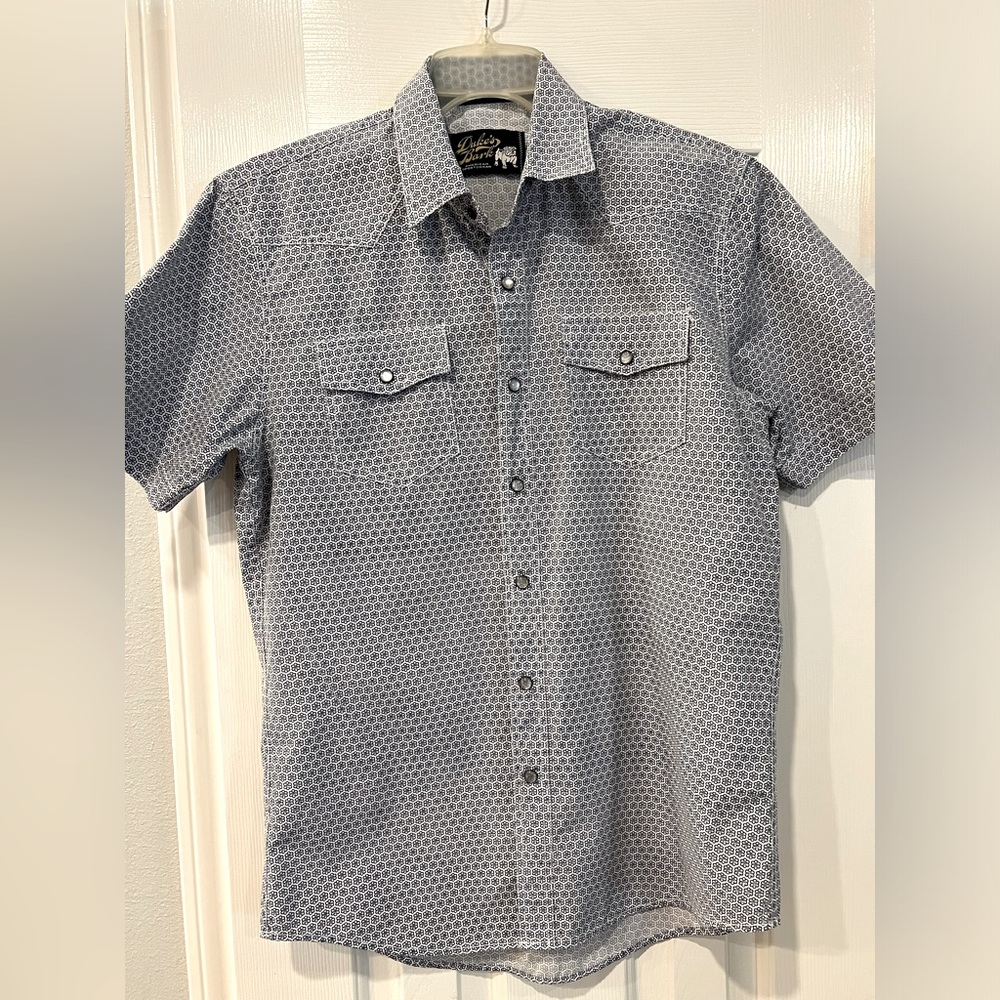 Duke’s Bark brand men’s short sleeve casual western shirt size medium.